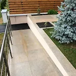 Lakeview 2 Penthouse Rooftop Terrace W15 *