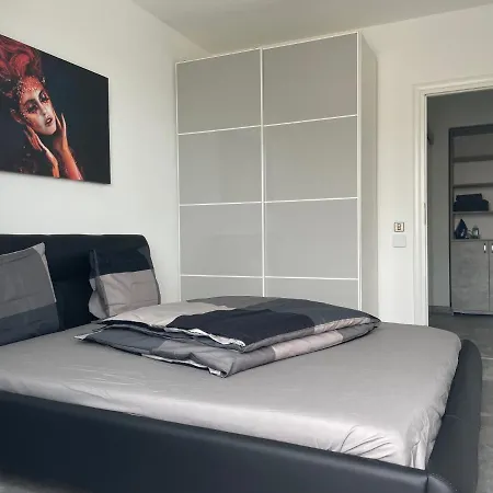 Lakeview 2 Penthouse Rooftop Terrace W15 *