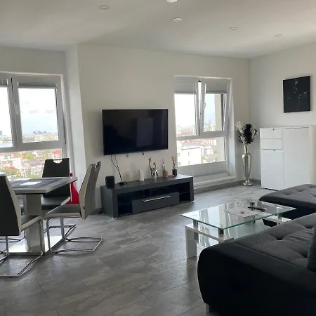 Lakeview 2 Penthouse Rooftop Terrace W15