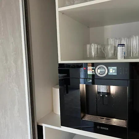 Lakeview 2 Penthouse Rooftop Terrace W15 Apartment