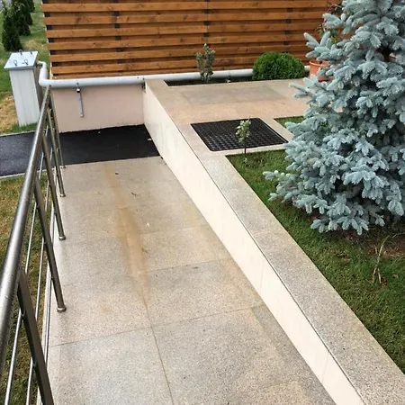 Lakeview 2 Penthouse Rooftop Terrace W15 *