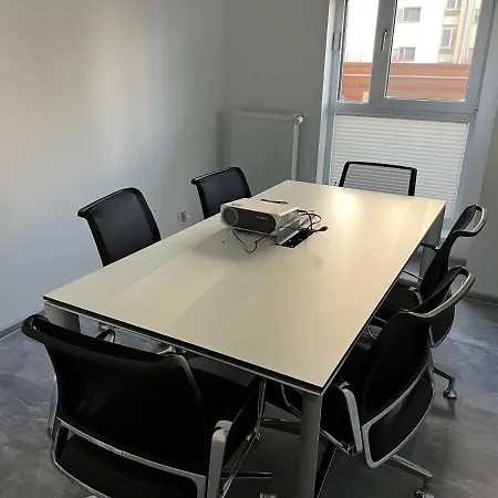 Lakeview 2 Penthouse Rooftop Terrace W15 *