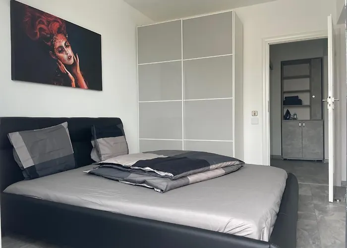 Lakeview 2 Penthouse Rooftop Terrace W15 *